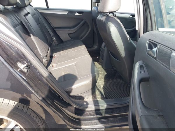 2017 VOLKSWAGEN JETTA 1.4T SE — I8
