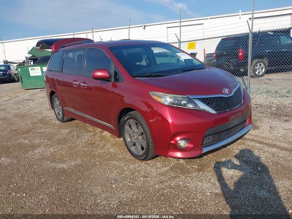 2015 TOYOTA SIENNA SE 8 PASSENGER — I1