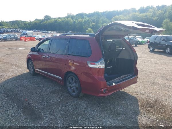2015 TOYOTA SIENNA SE 8 PASSENGER — I3