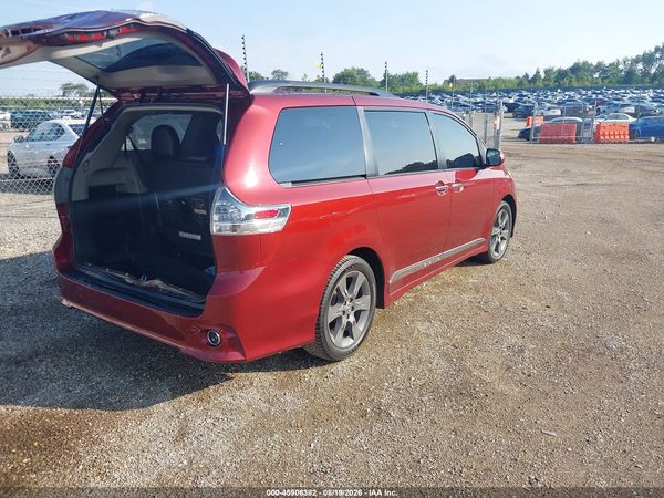 2015 TOYOTA SIENNA — I4