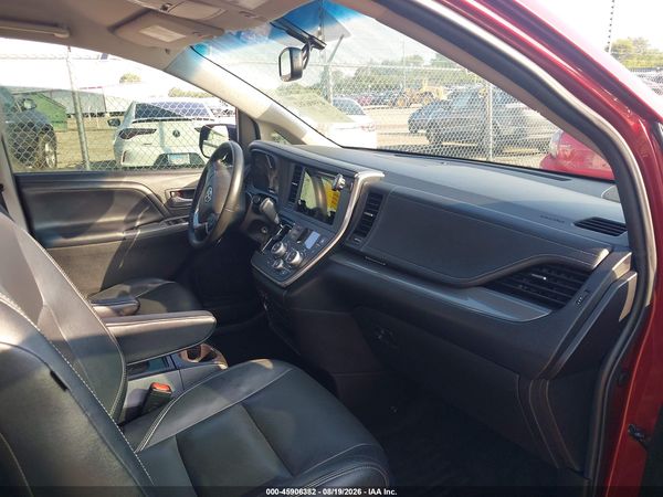 2015 TOYOTA SIENNA SE 8 PASSENGER — I5