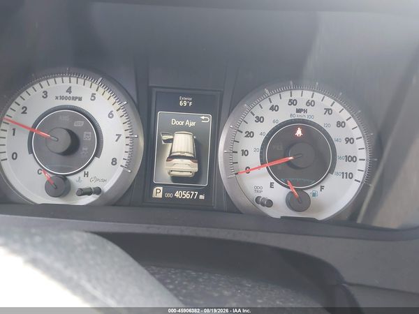 2015 TOYOTA SIENNA SE 8 PASSENGER — I7