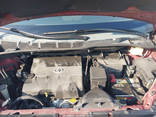 2015 TOYOTA SIENNA SE 8 PASSENGER — I10