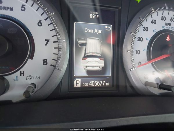2015 TOYOTA SIENNA SE 8 PASSENGER — I118