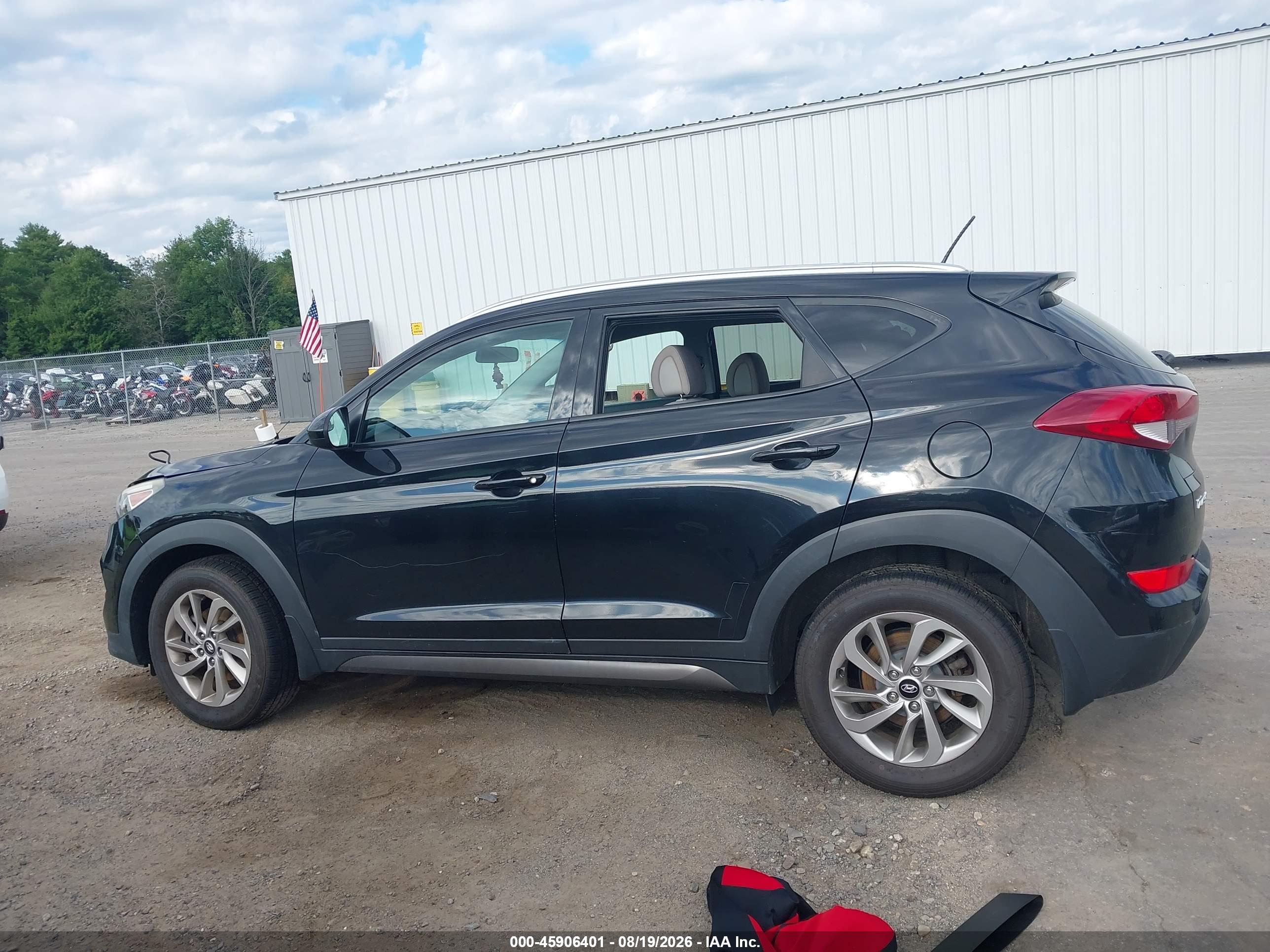 2016 HYUNDAI TUCSON SE