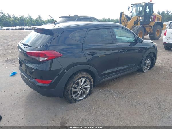 2016 HYUNDAI TUCSON SE