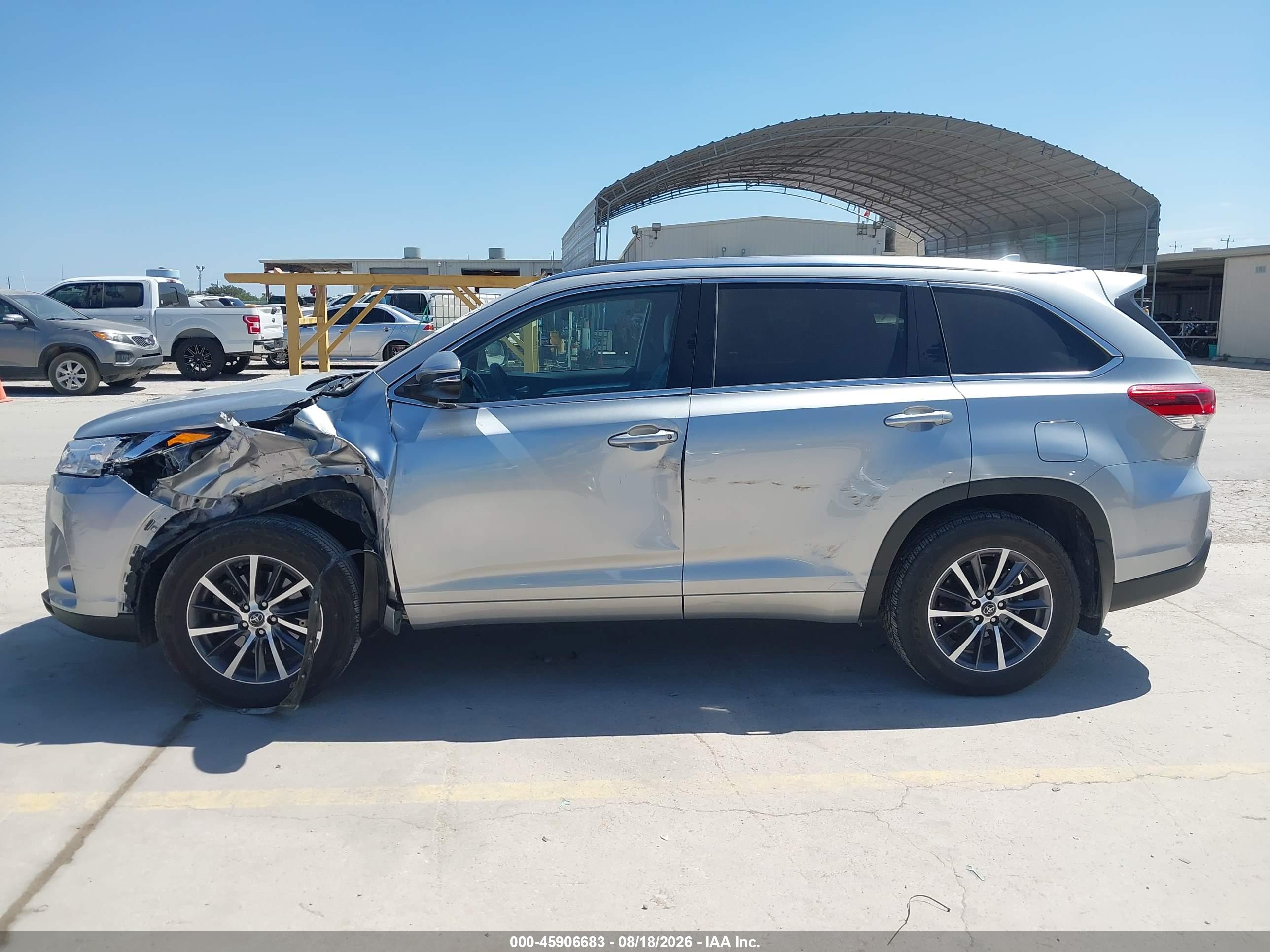 2017 TOYOTA HIGHLANDER XLE