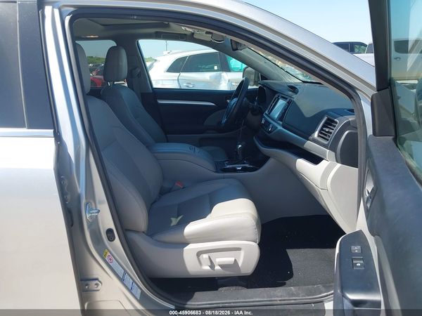 2017 TOYOTA HIGHLANDER XLE