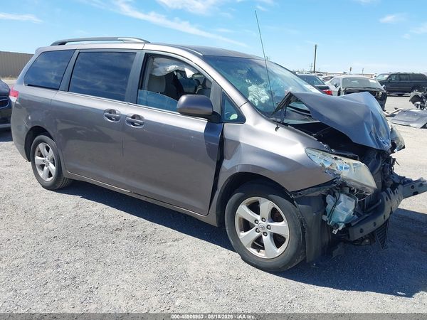 2014 TOYOTA SIENNA LE V6 8 PASSENGER — I1