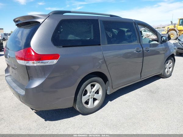 2014 TOYOTA SIENNA LE V6 8 PASSENGER — I4