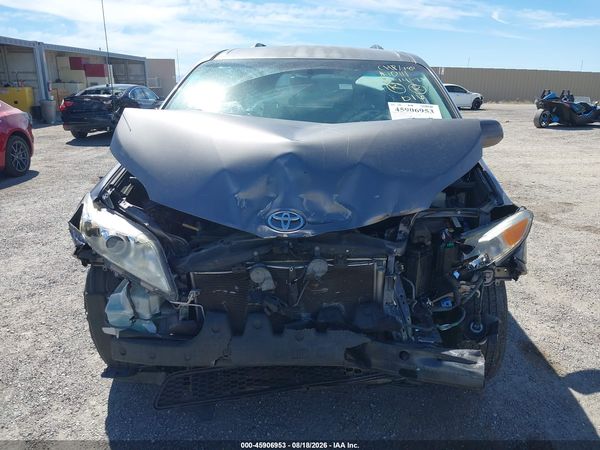 2014 TOYOTA SIENNA LE V6 8 PASSENGER — I115
