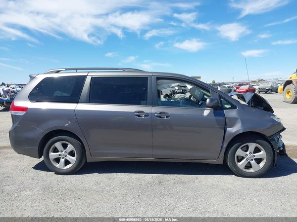 2014 TOYOTA SIENNA LE V6 8 PASSENGER — I116