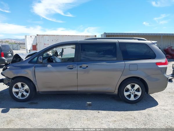 2014 TOYOTA SIENNA LE V6 8 PASSENGER — I117