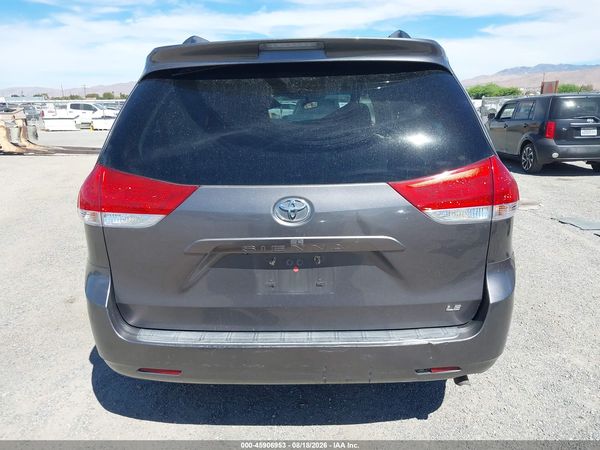 2014 TOYOTA SIENNA LE V6 8 PASSENGER — I119