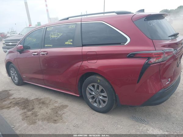 2021 TOYOTA SIENNA XLE