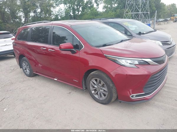 2021 TOYOTA SIENNA XLE