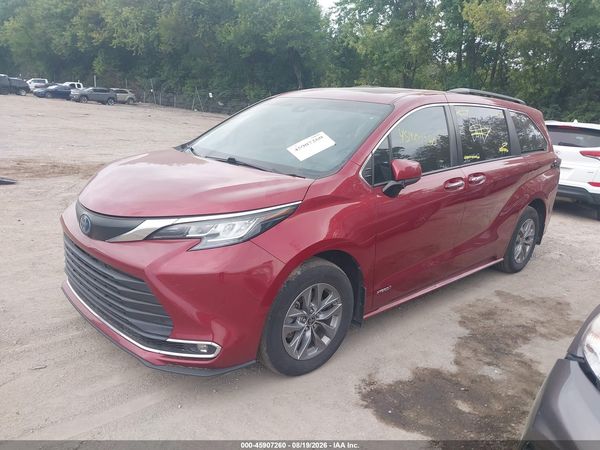 2021 TOYOTA SIENNA XLE