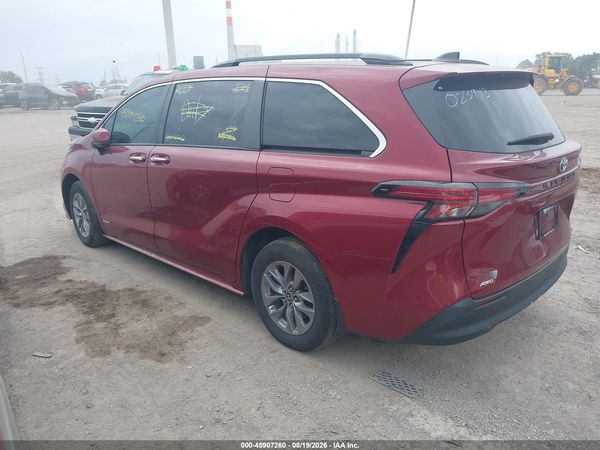 2021 TOYOTA SIENNA XLE
