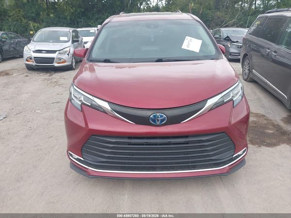 2021 TOYOTA SIENNA XLE