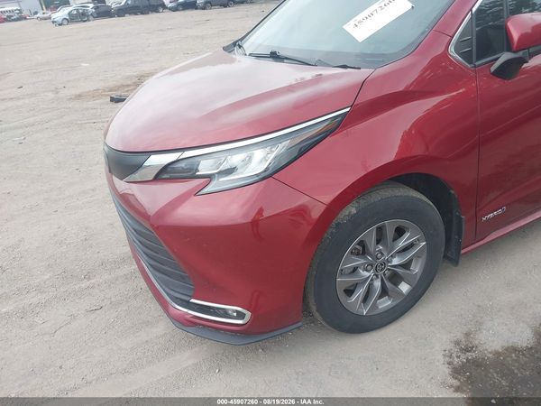 2021 TOYOTA SIENNA XLE