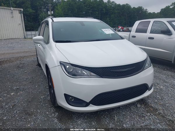 2018 CHRYSLER PACIFICA TOURING L — I1