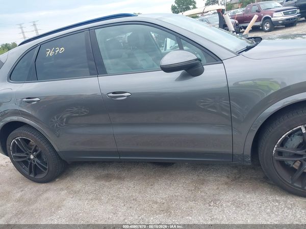 2019 PORSCHE CAYENNE S