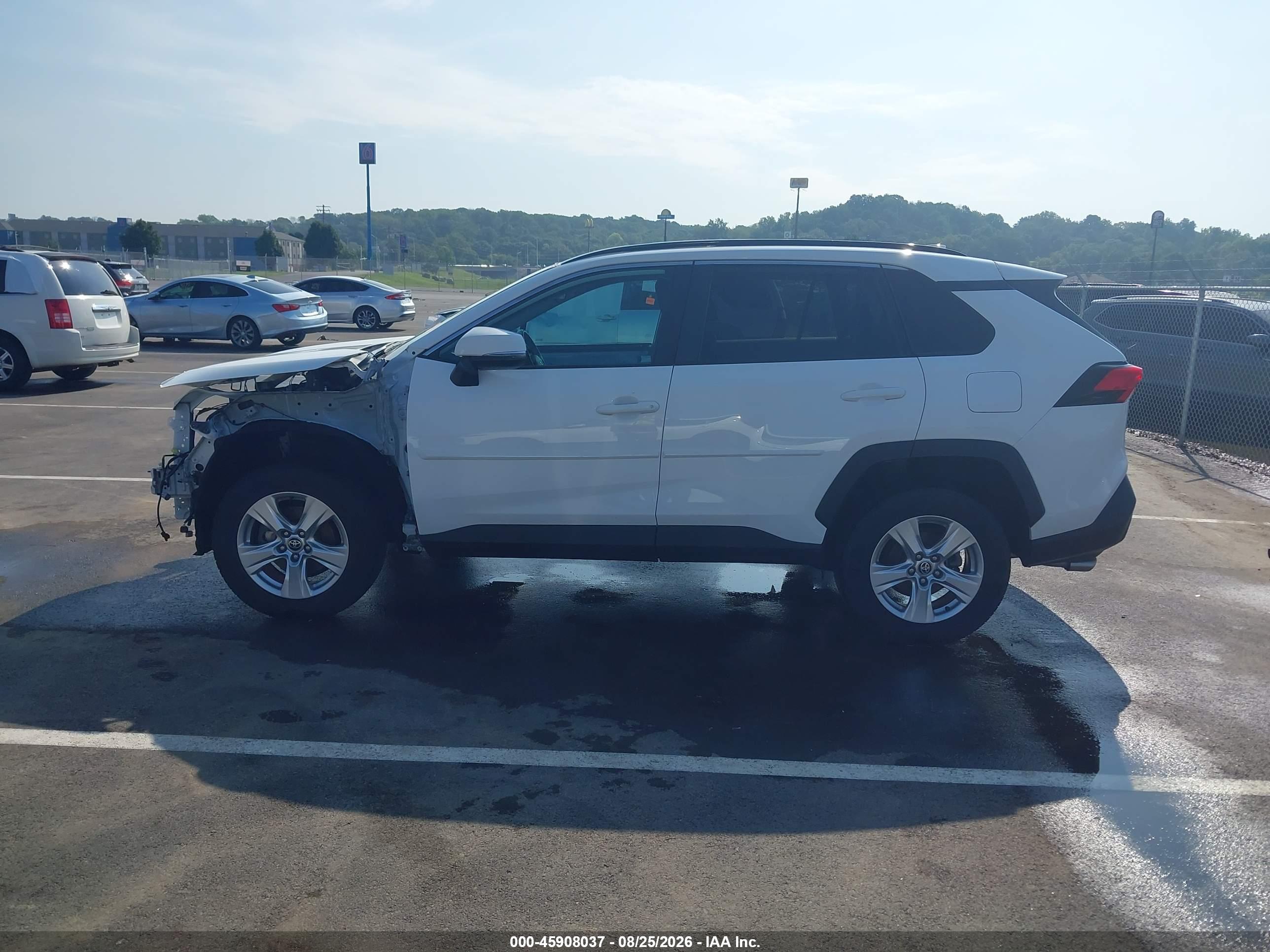 2021 TOYOTA RAV4 XLE