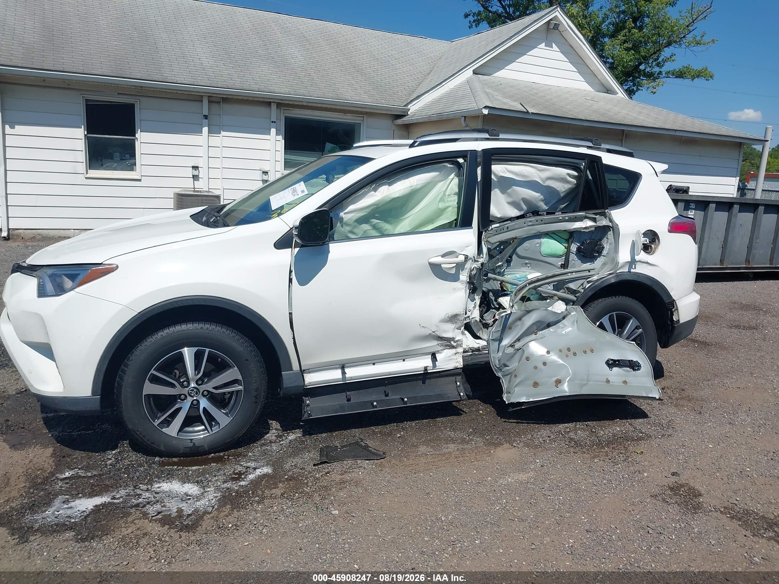 2016 TOYOTA RAV4 XLE