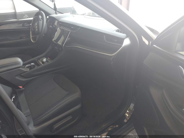2025 JEEP GRAND CHEROKEE LAREDO X 4X2 — I5