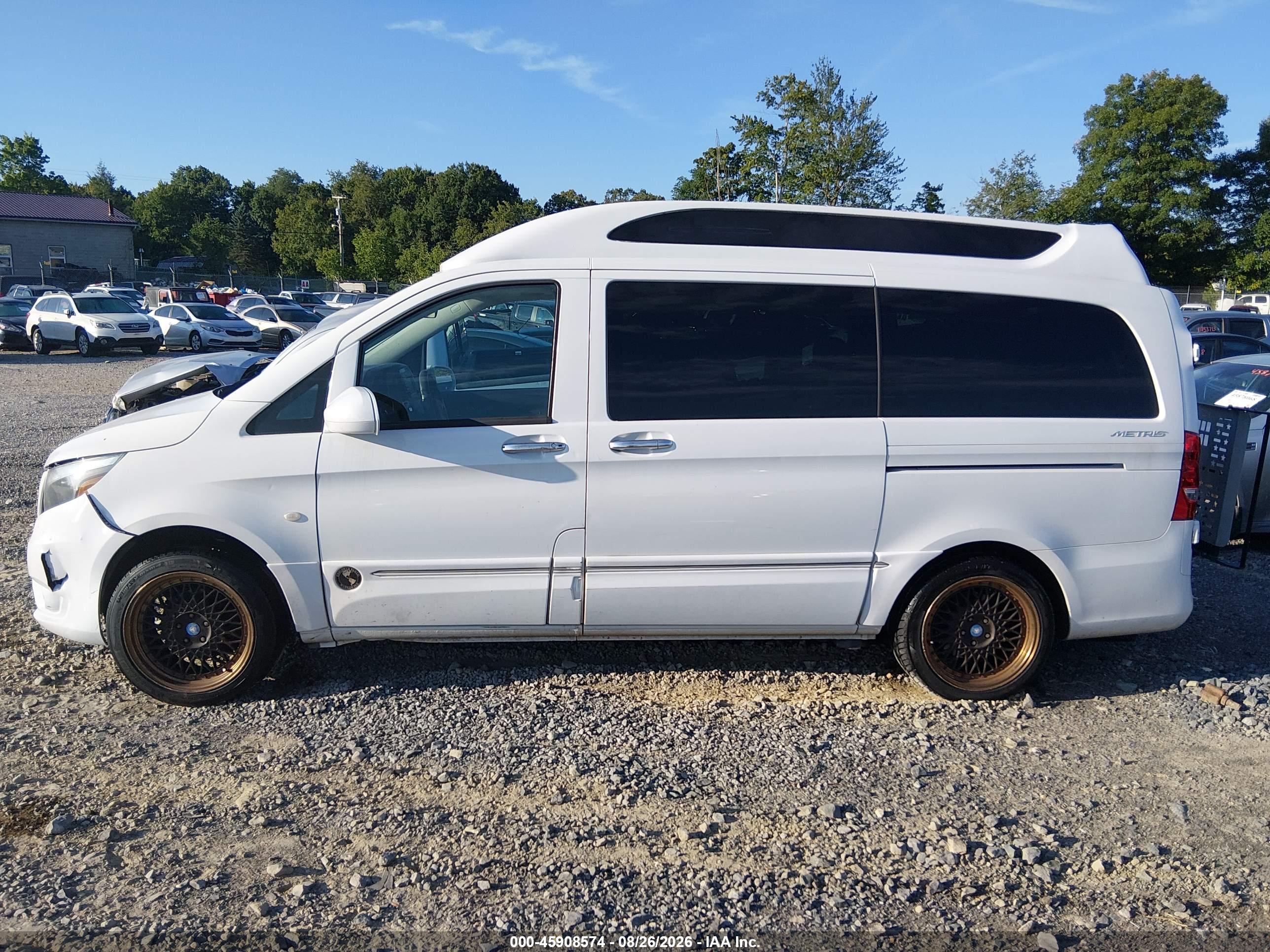 2016 MERCEDES-BENZ METRIS