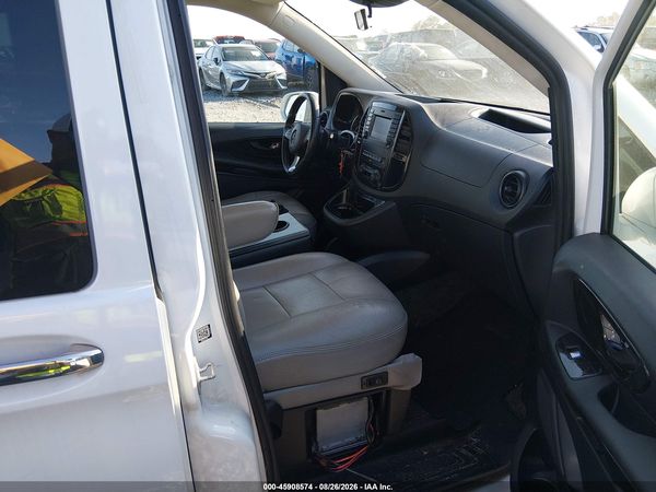2016 MERCEDES-BENZ METRIS