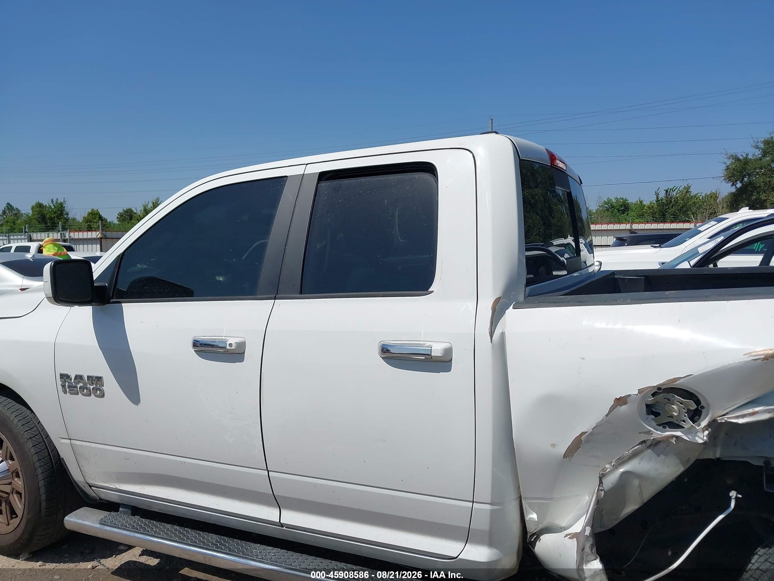 2017 RAM 1500 SLT  4X2 6'4 BOX