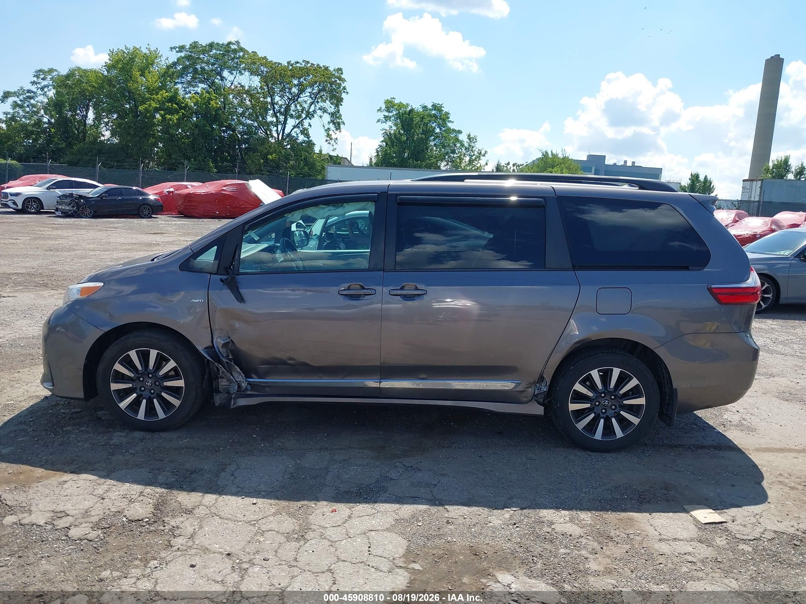 2020 TOYOTA SIENNA LE