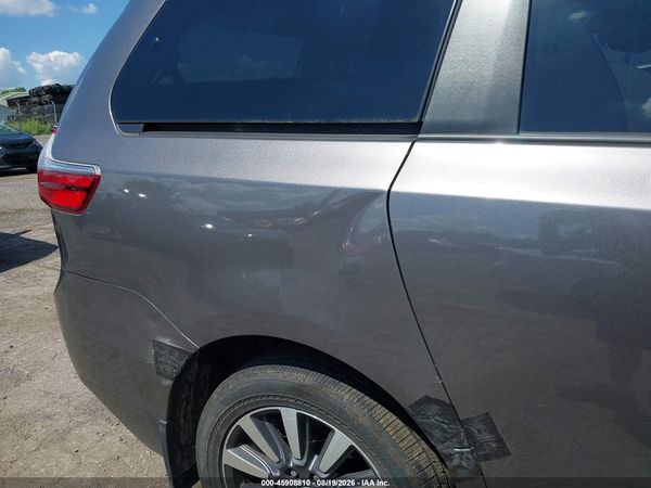 2020 TOYOTA SIENNA LE