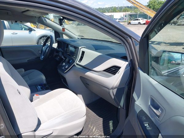 2020 TOYOTA SIENNA LE