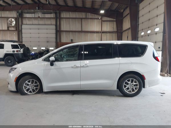 2023 CHRYSLER VOYAGER LX — I117