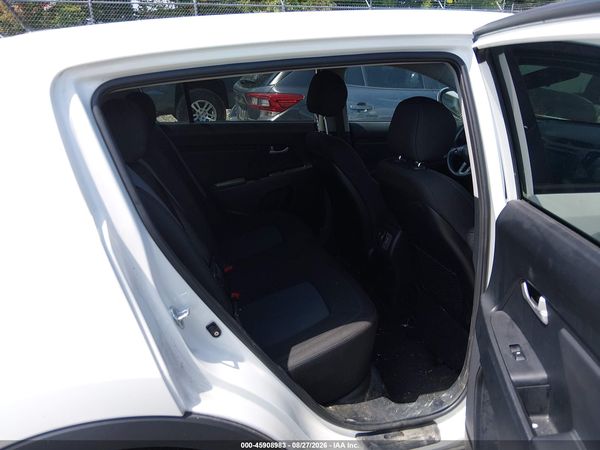 2016 KIA SPORTAGE LX — I8