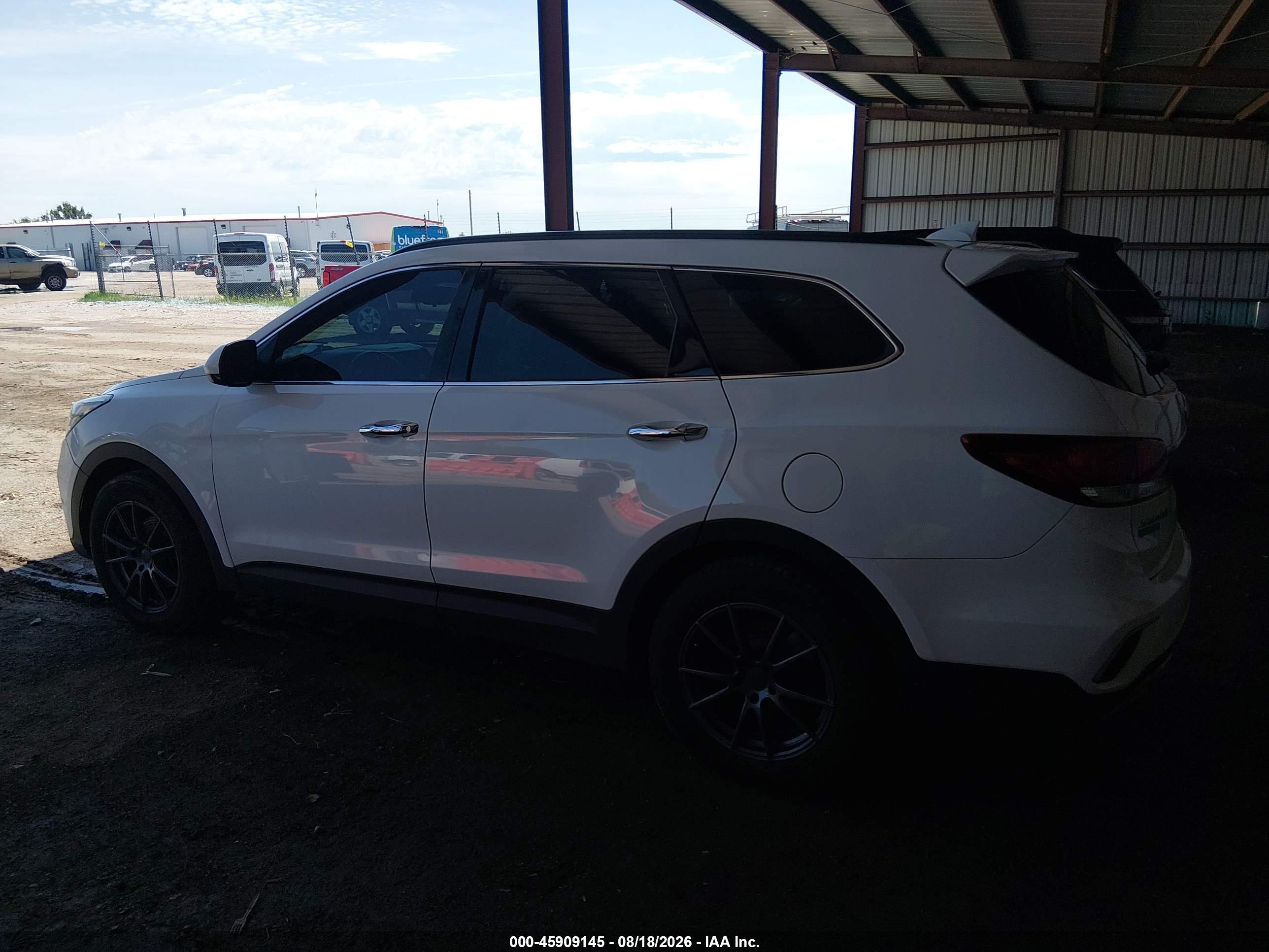 2017 HYUNDAI SANTA FE SE