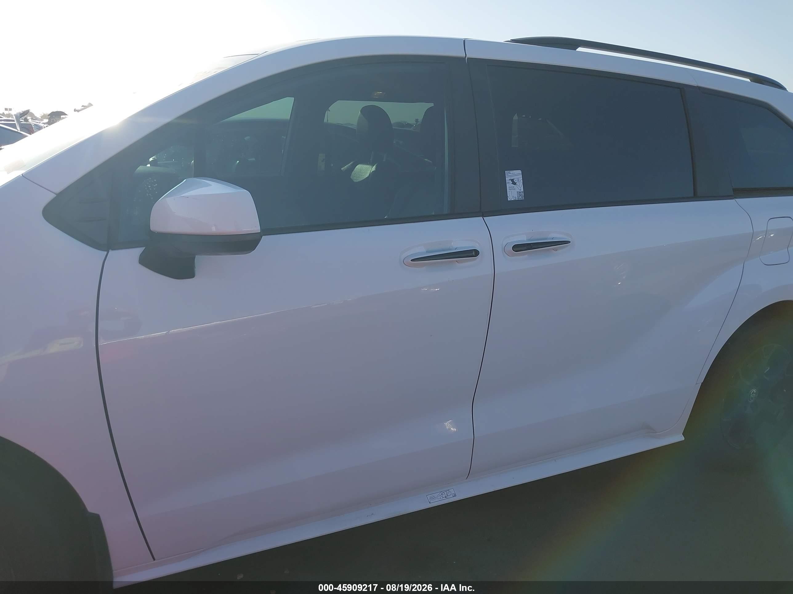 2026 TOYOTA SIENNA WOODLAND EDITION