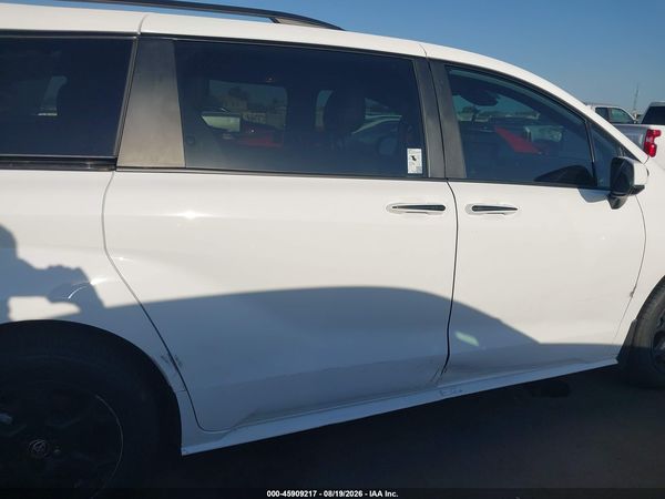 2026 TOYOTA SIENNA WOODLAND EDITION