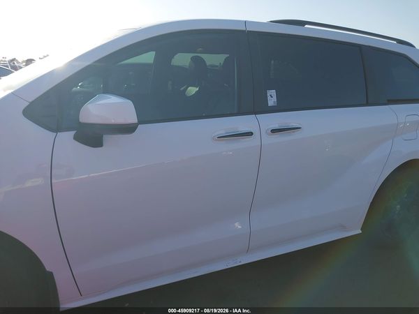 2026 TOYOTA SIENNA WOODLAND EDITION