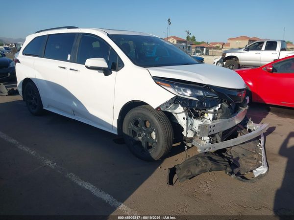 2026 TOYOTA SIENNA WOODLAND EDITION