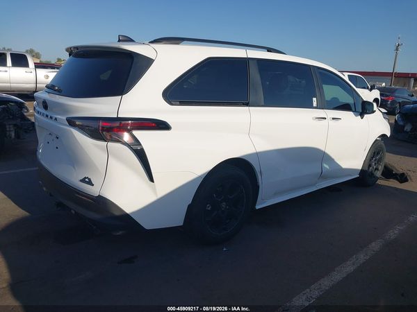 2026 TOYOTA SIENNA WOODLAND EDITION