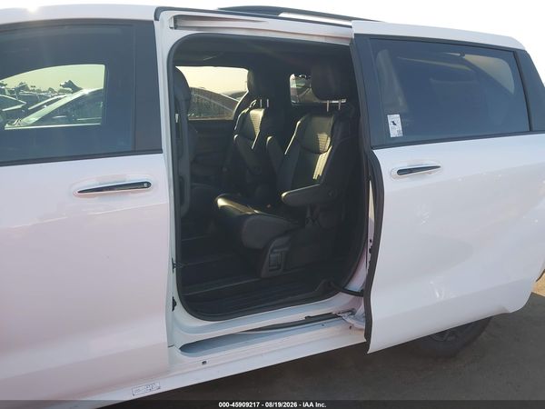2026 TOYOTA SIENNA WOODLAND EDITION
