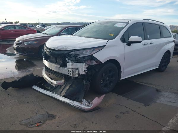 2026 TOYOTA SIENNA WOODLAND EDITION