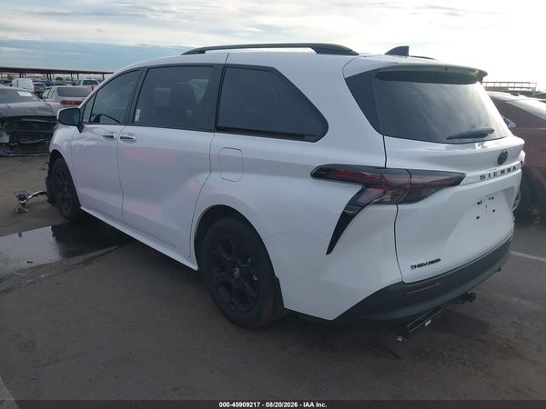 2026 TOYOTA SIENNA WOODLAND EDITION