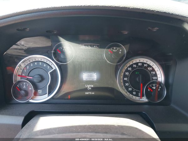 2016 RAM 1500 SLT