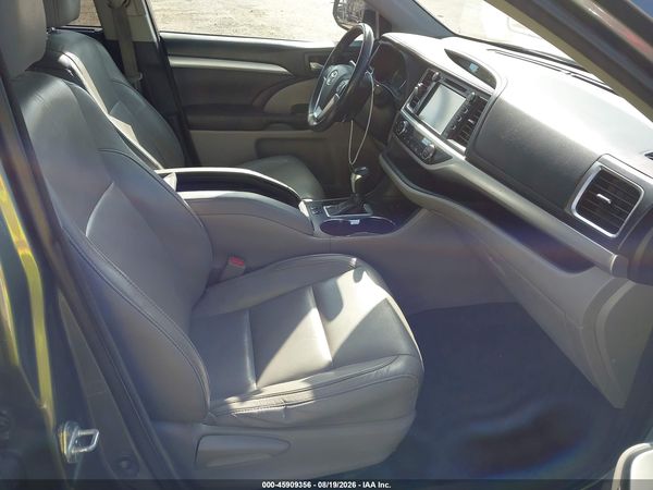 2016 TOYOTA HIGHLANDER XLE V6