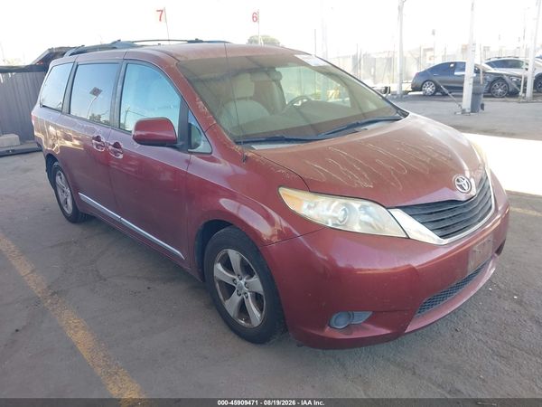 2013 TOYOTA SIENNA LE V6 8 PASSENGER