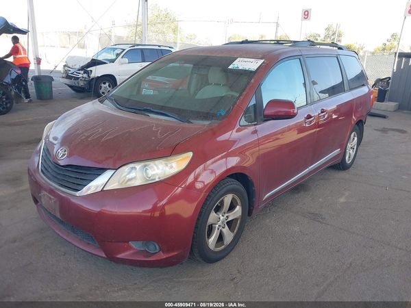 2013 TOYOTA SIENNA LE V6 8 PASSENGER